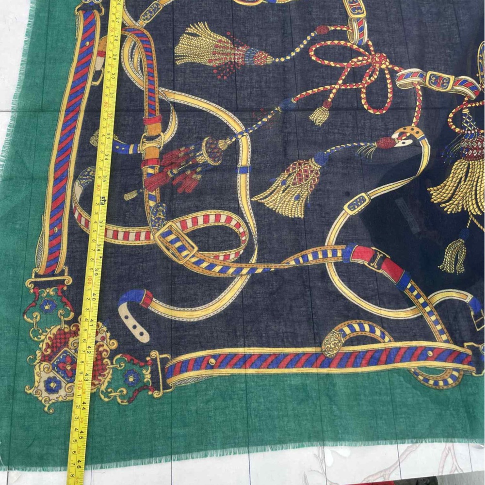 Elegant Green and Gold Scarf - Picture 2 of 5